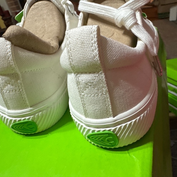 Cariuma OCA Low off-White Canvas Sneaker-8 - Picture 7 of 10